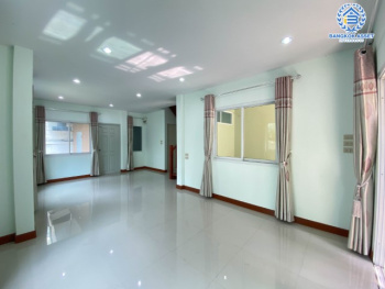 *****ทาวน์เฮ้าส์มือสอง โครงการ บัวทองธานี พาร์ควิลล์ 12 กาญจนาภิเษก หลังมุม! บนเนื้อที่ 28 ตร.ว. ฟังก์ชัน 3 ห้องนอน 2 ห้องน้ำ 1 ที่จอดรถ แถมฟรี! เครื่องปรับอากาศ เครื่องทำน้ำอุ่น ไม่เคยเข้าอยู่ ใกล้เซ็นทรัลเวสต์เกต เพียง 5 นาทีก็ถึงรถไฟฟ้าสายสีม่วง "สถานีบางพลู"